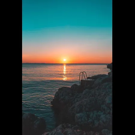 Beautiful In Croatia Next To The Beach, 8 People Apartman