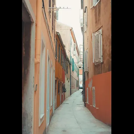 Beautiful In Croatia Next To The Beach, 8 People *