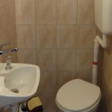 Beautiful In Croatia Next To The Beach, 8 People Apartman