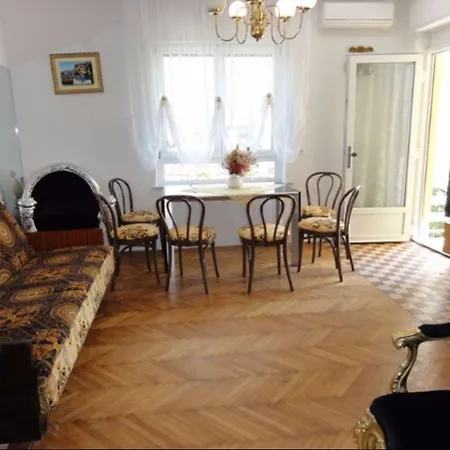 Beautiful In Croatia Next To The Beach, 8 People