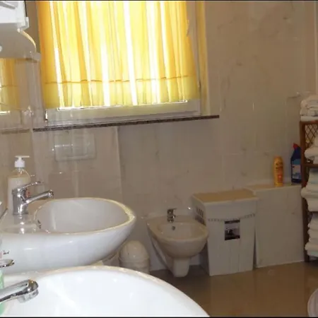 Apartman Beautiful In Croatia Next To The Beach, 8 People