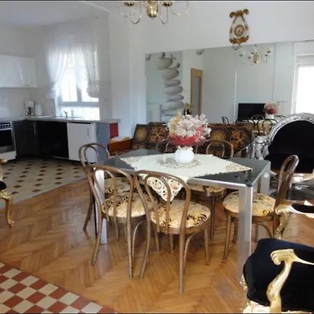 Beautiful In Croatia Next To The Beach, 8 People Apartman *
