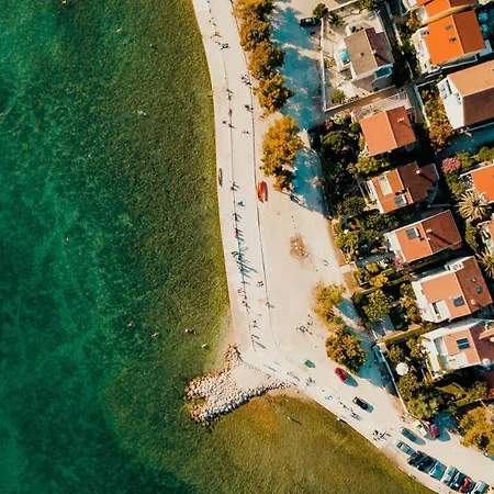 Beautiful In Croatia Next To The Beach, 8 People Apartman