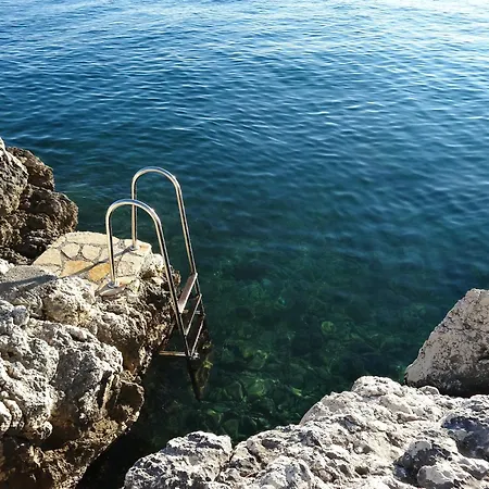 Beautiful In Croatia Next To The Beach, 8 People Apartman *